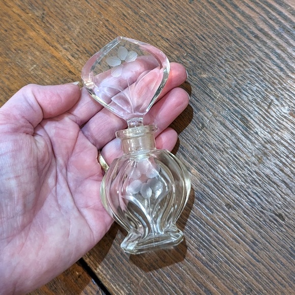 Vintage Cristallerie Oberursel Lead Crystal Etched Floral Perfume Glass Bottle - Picture 3 of 11